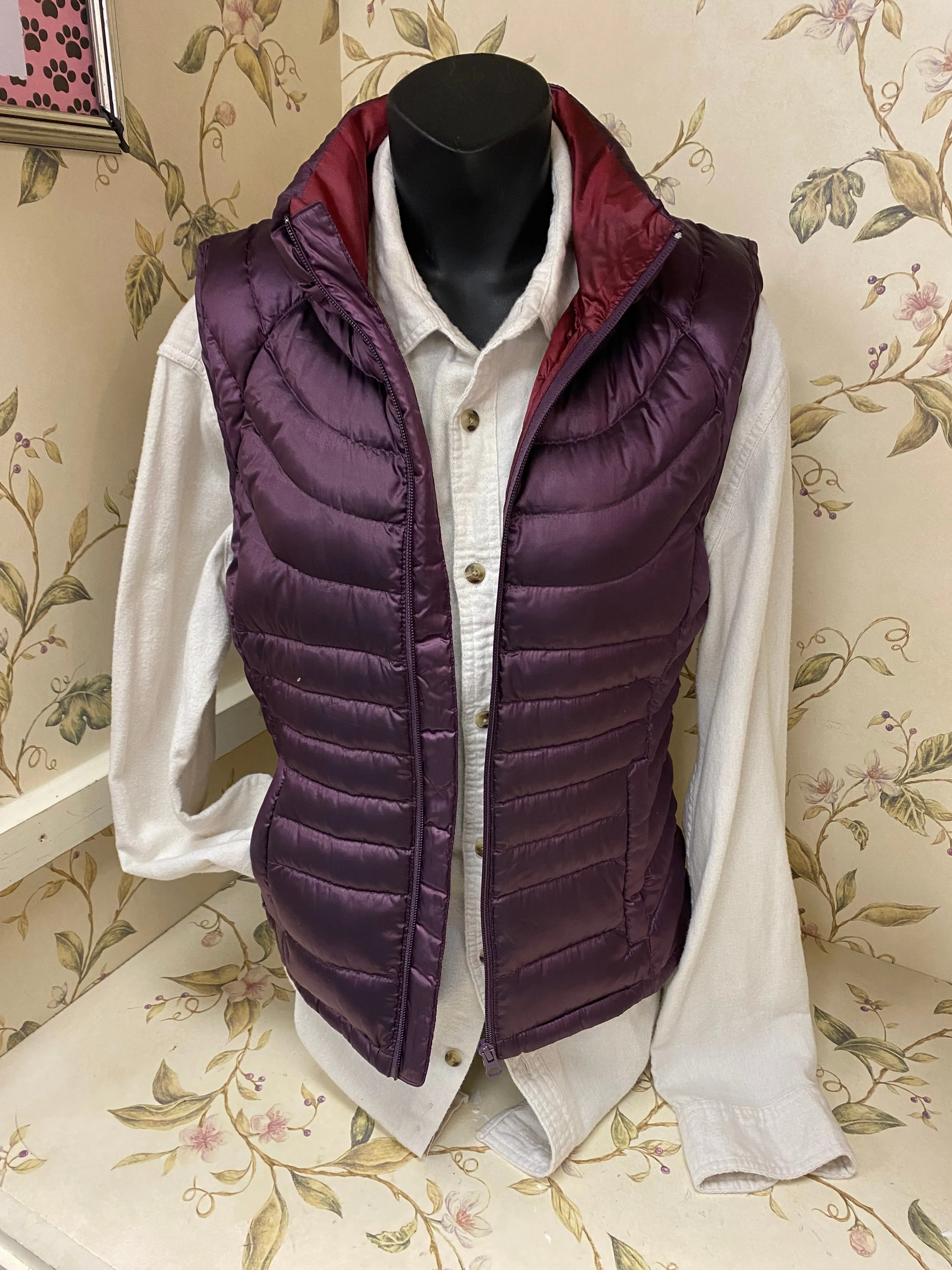 Bernardo Purple Vests, Small