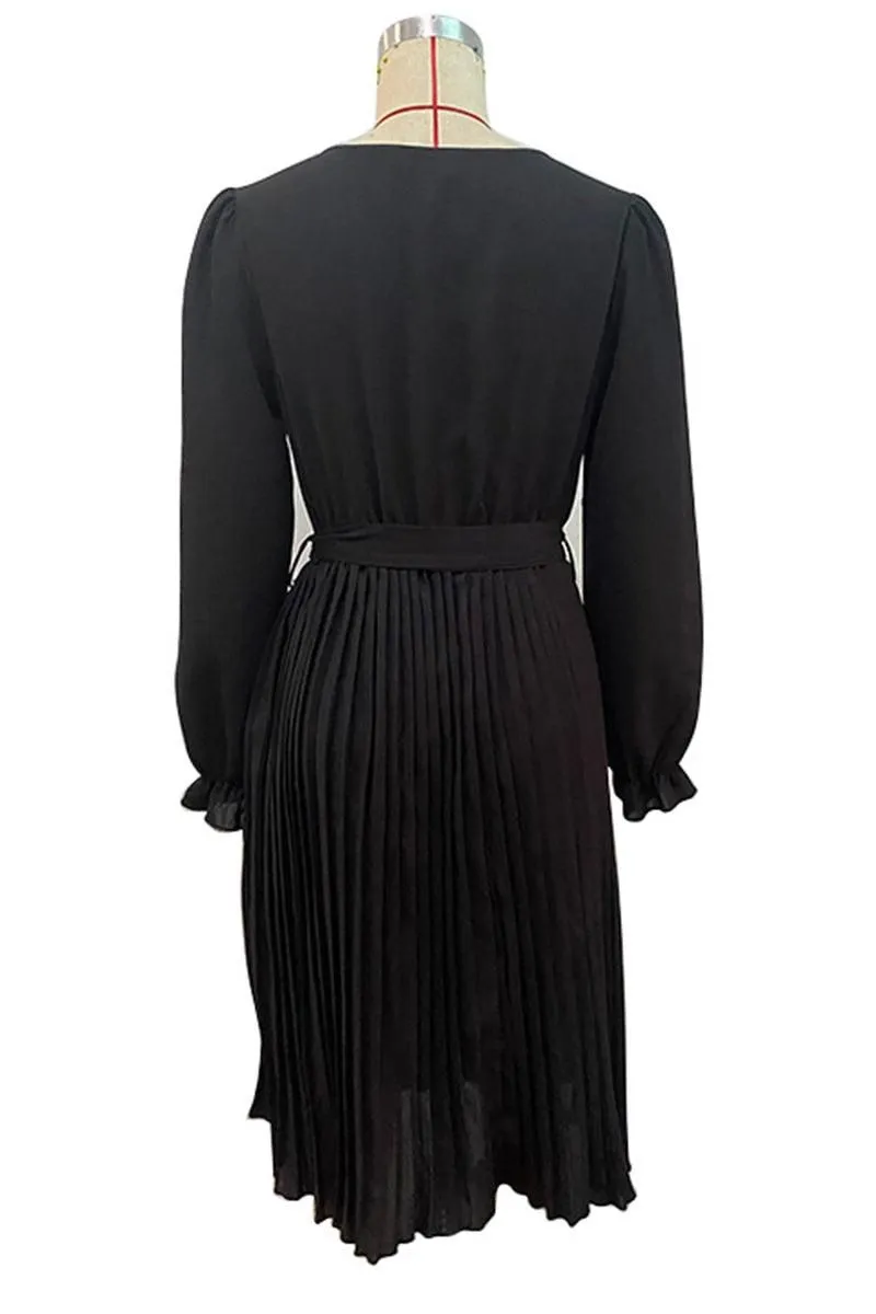 BUTTON DETAILED SLIM WIST PLEATED TRENDY DRESS