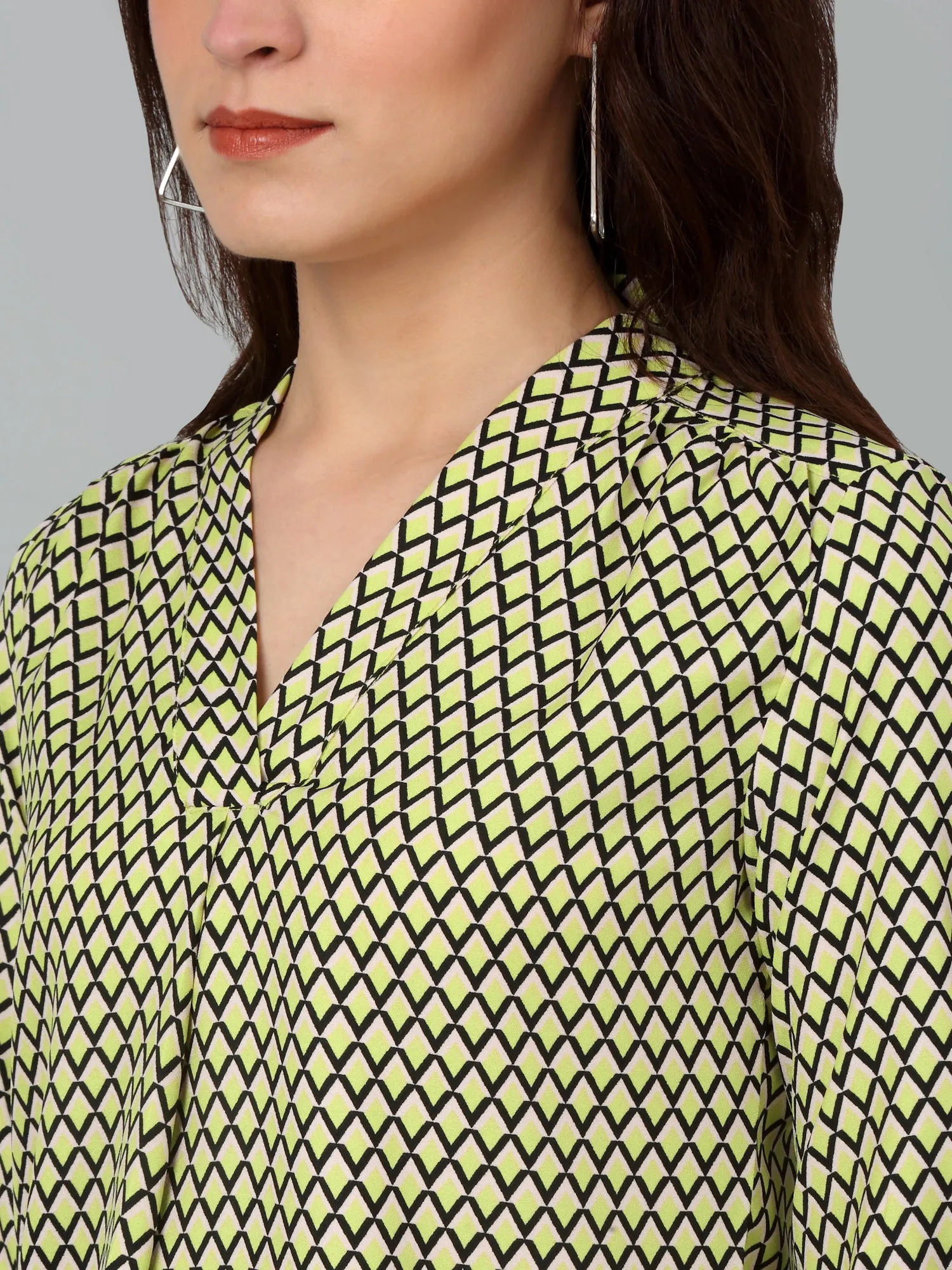 Women's Casual  Green Geometric Print V neck Top