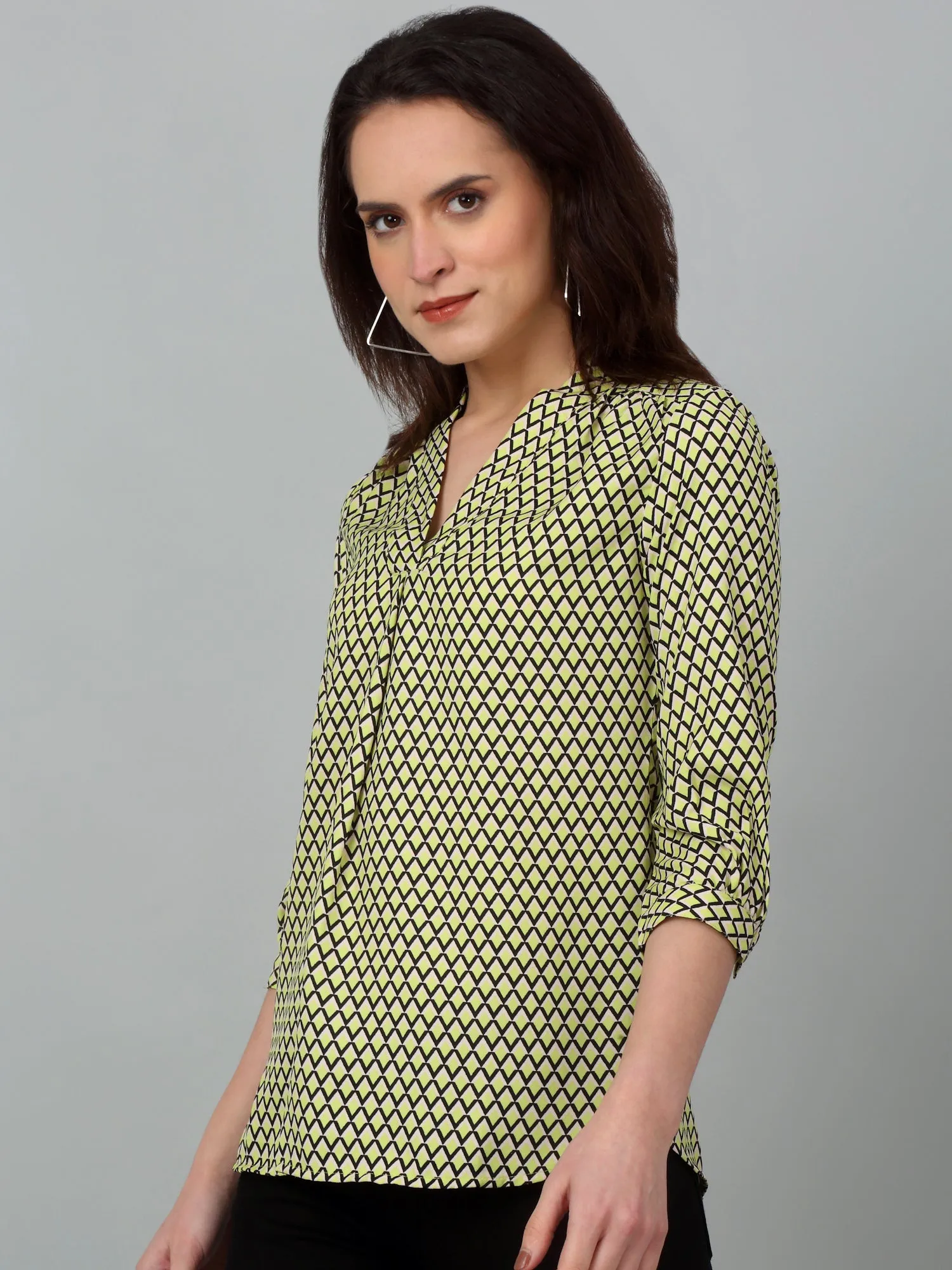 Women's Casual  Green Geometric Print V neck Top